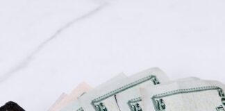 Wat zijn de kansen voor financiële administratieve medewerkers om te groeien en vorderen in hun carrière?
