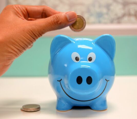 Welke verschillende diensten biedt een financieel intermediair aan?