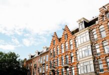 Welke voorzieningen overtuigen mensen ervan om te wonen in amsterdam?